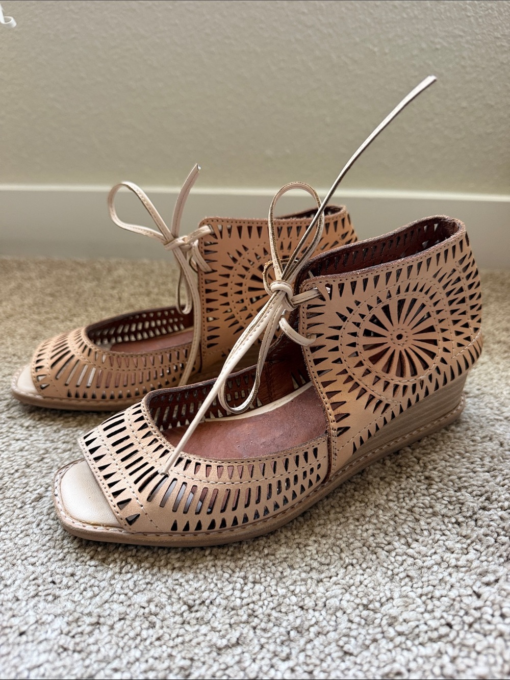{JEFFREY CAMPBELL} laser cut wedges 6.5